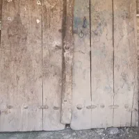 درب چوبی قدیمی گردوی|کلکسیون اشیاء عتیقه|شیراز, امام حسین|دیوار