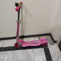 اسکوتر. دوربین سه بعدی و پنکه و اتو ذغالی قدیمی