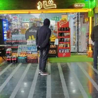 کارگرساده سوپرمارکت جای خواب وخانم صندوقدار