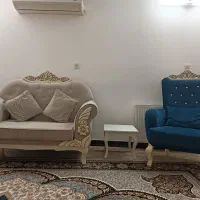 مبل۹نفره ومیزوسط بزرگ و۳تا میز کوچک