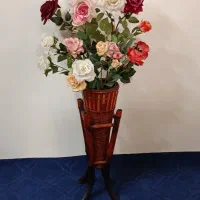 گلدان با گل وگلدان چوبی و جعبه وگلدان پایی کتیبی