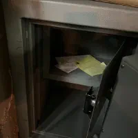 گاو صندوق ۲طبقه|ابزارآلات|تهران, فلسطین (میدان انقلاب)|دیوار