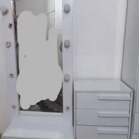 میزآرایش درحد نو بدون خط و خش