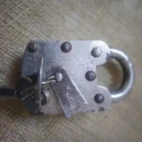 قفل قدیمی عتیقه