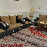 دو دست مبل راحتی و یک دست نهار خوری