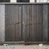 فروش در حیاط