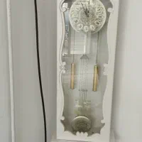 ساعت زیبا فرش قرمز