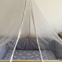 تخت کنار مادر