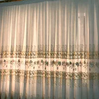 یک پرده سالن و یک پرده فانتزی اتاق خواب