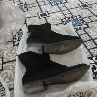 سه عدد کفش نو|کیف، کفش، کمربند|پرند, فاز ۴|دیوار