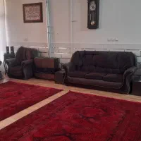 مبل راحتی به همراه میز عسلی