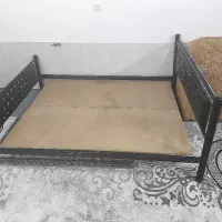 تخت دونفره فلزی بزرگ