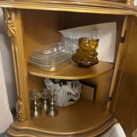 ویترین چوبی طلایی کاملا سالم|بوفه، ویترین، کنسول|تهران, ولنجک|دیوار