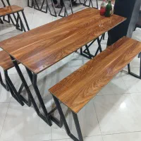 میز ونیمکت رستورانی در شهر فامنین