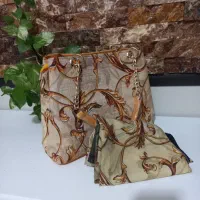 چند عدد کیف زنانه نو همراه با شال ست