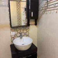 یک عدد روشویی و اینه|لوازم سرویس بهداشتی|نوشهر, |دیوار