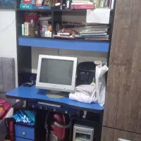 میز کامپیوتر و کامپیوتر