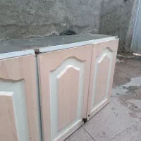 کابینت فلزی یک و نیم متر با آبچکان تمیز و سالم