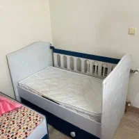 تخت گهواره ای کودک در حد نو