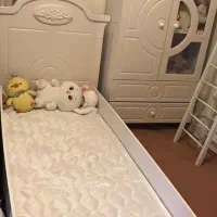 تخت خواب و کمد