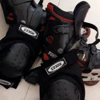 اسکیت ورزشی همراه با زانو بند