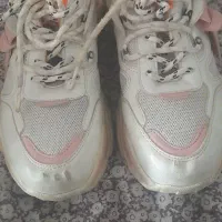 کفش|کیف، کفش، کمربند|بومهن, |دیوار