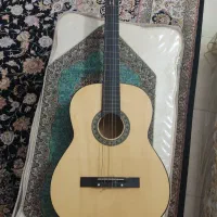 گیتار برای دکور یا تعمیر