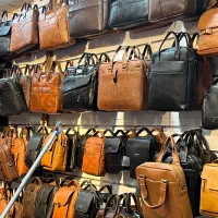 فروشنده نیرو اقا برای کیف فروشی