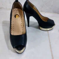 کفش سایز ۳۷