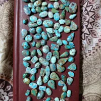 تعدادی سنگ فیروزه خوش رنگ
