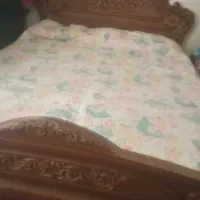 تخت چوبی با آینه و پا تختی