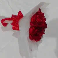 دسته گل رز قرمز قیمت مناسب