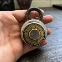 مجموعه قفل و کلید قدیمی کلکسیونی