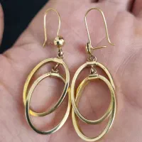 گوشواره طلا ۱۵۰ هزار تومان بالای تابلو