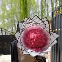 دسته گل باکس گل باکس هدیه با تنقلات و شکلات وغیره