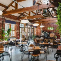 ۱۵۰ متر سالن با لوازم کافه رستوران