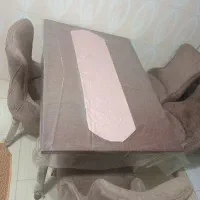 یک عددمیزنهارخوری بدون صندلی