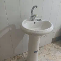 روشویی و شیر