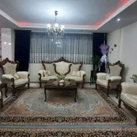 مبل کلاسیک و آیینه کنسول