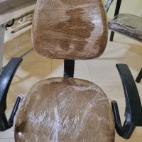 صندلی چرخان قهوه ای رنگ