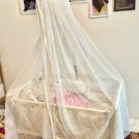 گهواره کنار مادر