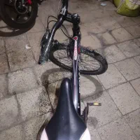 دوچرخه|دوچرخه، اسکیت، اسکوتر|ری, شهادت|دیوار