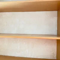 کتاب خانه و میز کامپیوتر