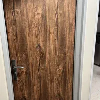 دو عدد در ضد اب سرویس و دو عدد در اتاق خواب