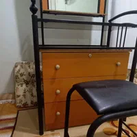 تخت و میز آرایش|تخت و سرویس خواب|دوگنبدان, |دیوار