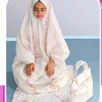 ست جشن تکلیف سجاده و تسبیح چادرمقنعه و کیف