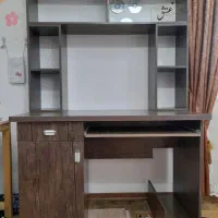 میز تحریر و کامپیوتر