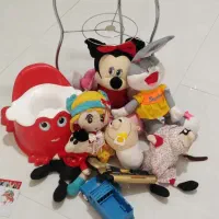 مقداری اسباب بازی، وپایه قابلمه