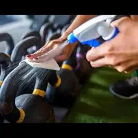 نظافتچی خانم (سالن بدنسازی)