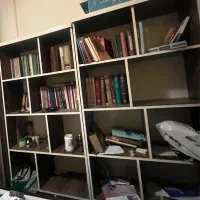 حدود ۸۰ جلد کتاب کتابخانه